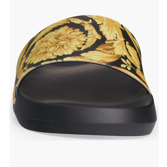 VERSACE 
Barocco Print Rubber Slippers, Brand Size 40 (US Size 7 ) - Picture 4 of 6